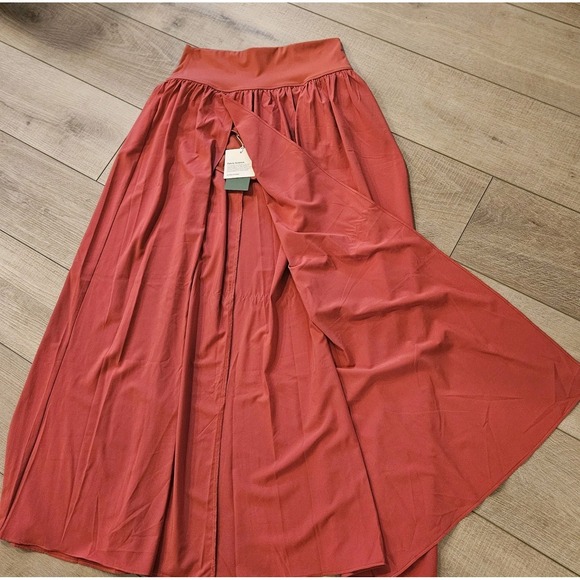 NWT Halara Breezeful Skirt High Waist Built-in Shorts Size Medium Persimmon Red - Picture 4 of 7